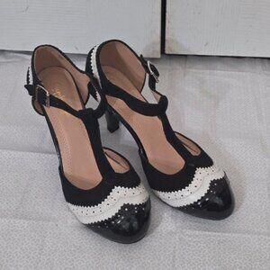 Vintage Oxford-style T-Strap Pumps